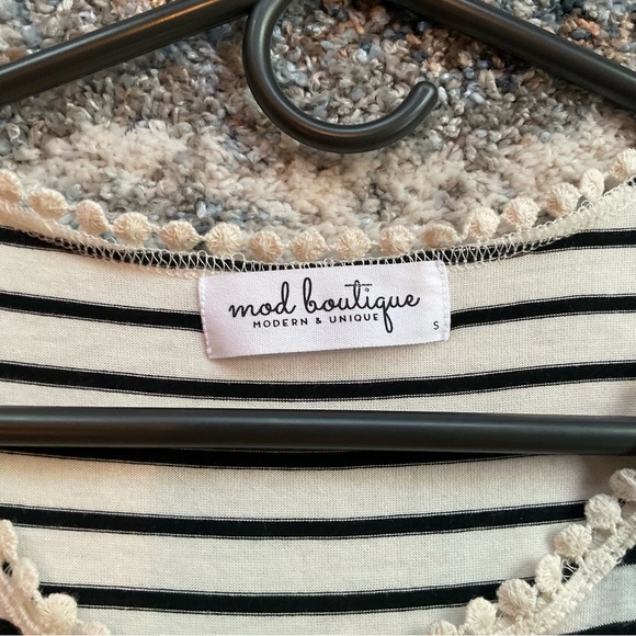 Sleeveless striped tunic top - Picture 2 of 3